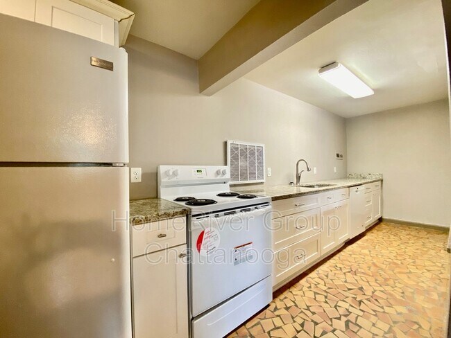 Building Photo - 4911 Sunnyside Ave