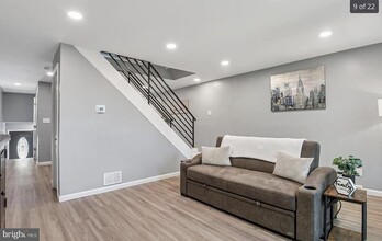 Building Photo - 15 Oakmont Dr