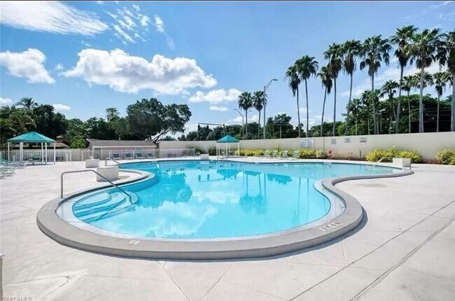 Foto del edificio - 4265 Island Cir