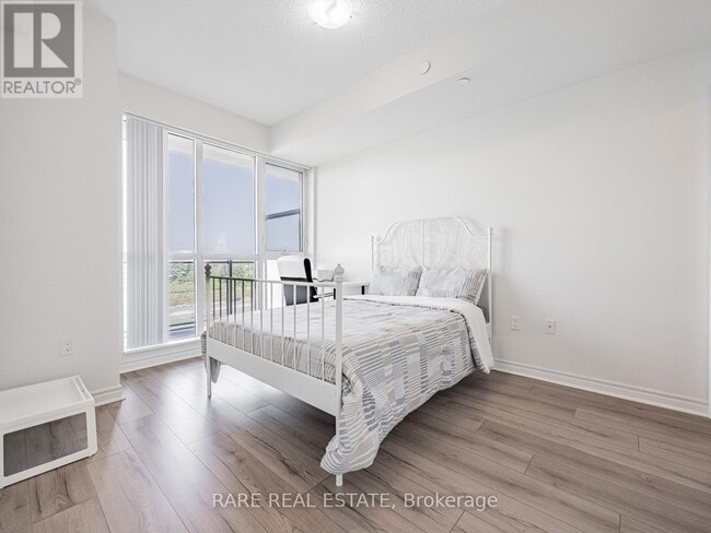 Photo du bâtiment - 349-349 Rathburn Rd W
