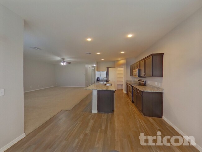 Foto del edificio - 37334 W Capri Ave