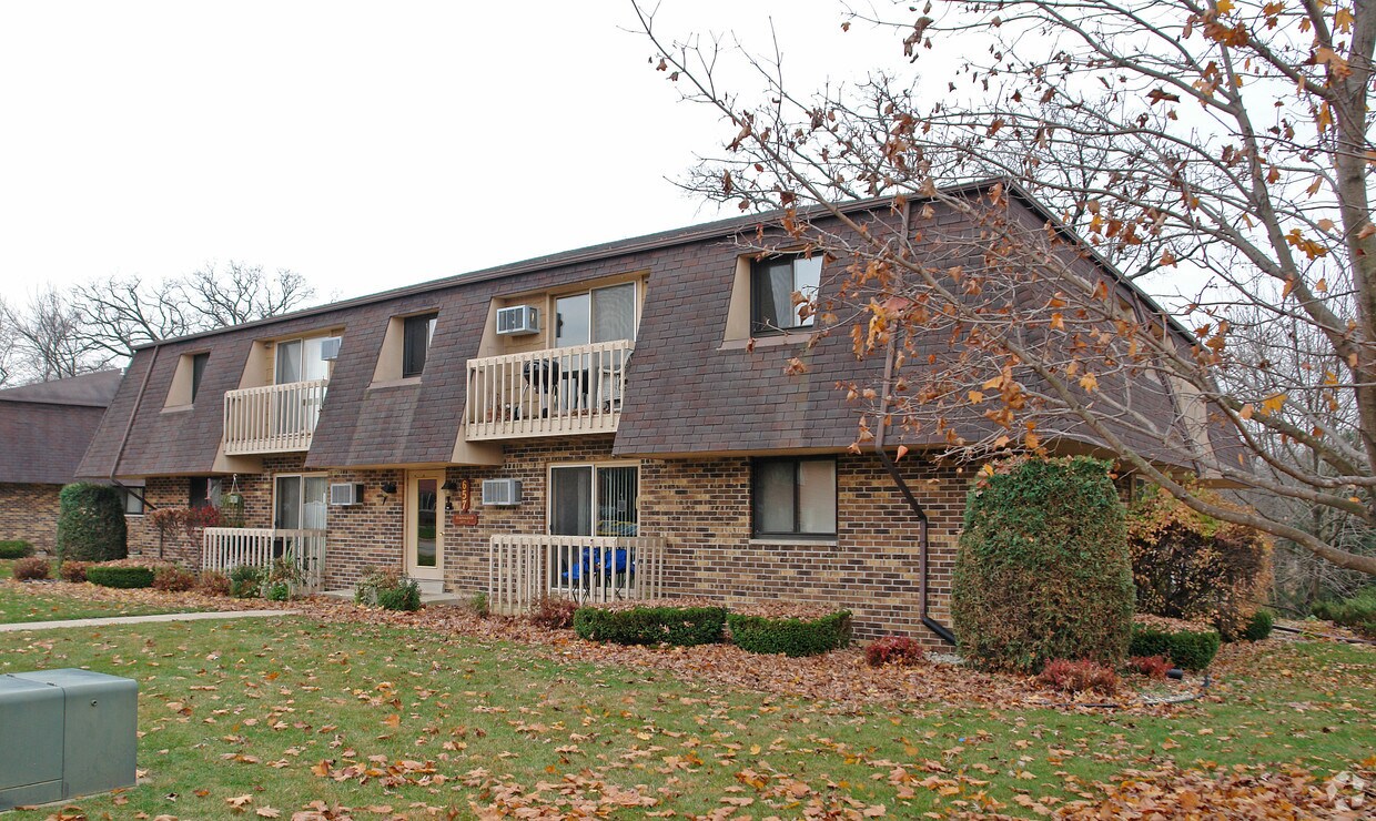 Building Photo - 657 Foxtree Cir