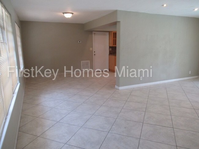 Building Photo - 342 S Fig Tree Ln