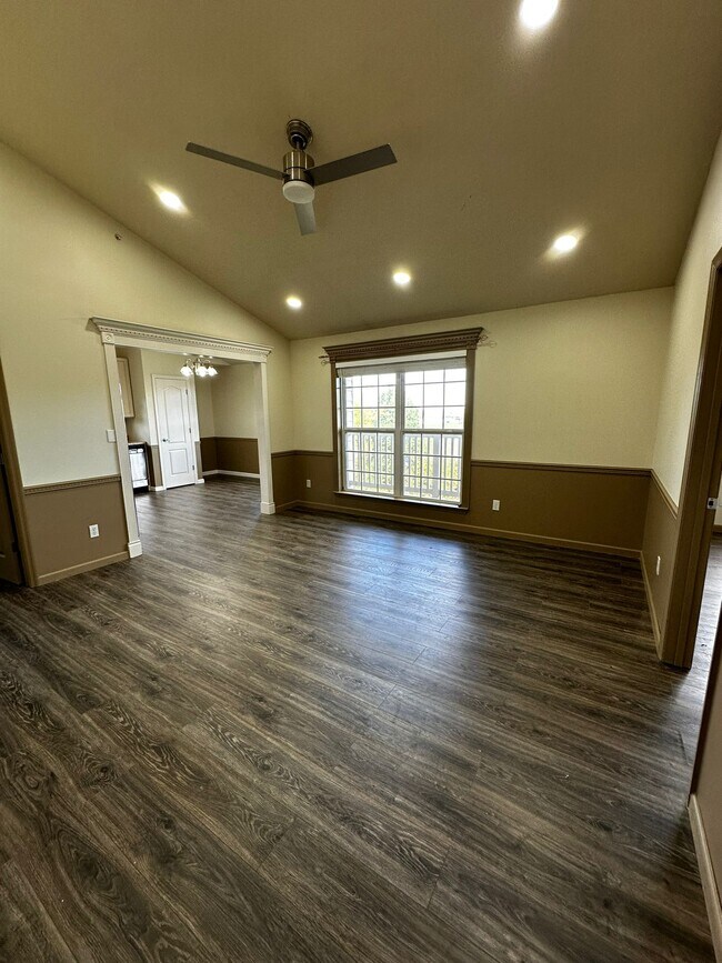 Building Photo - 1333 Piedmont Cir