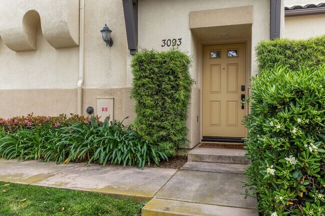 Building Photo - Lovely 2+ Bedroom, 2 Bathroom Townhome in ...