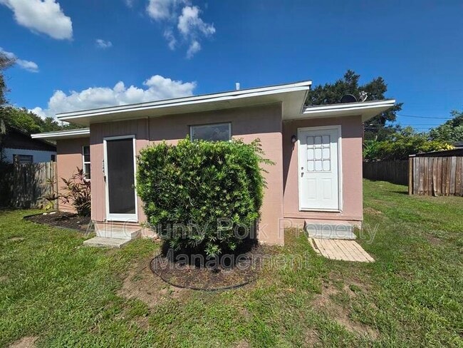 Building Photo - 4344 Hedge Dr E