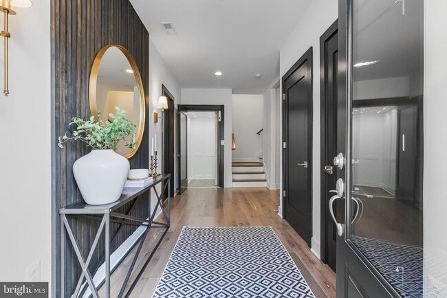 Building Photo - 8201 River Rd