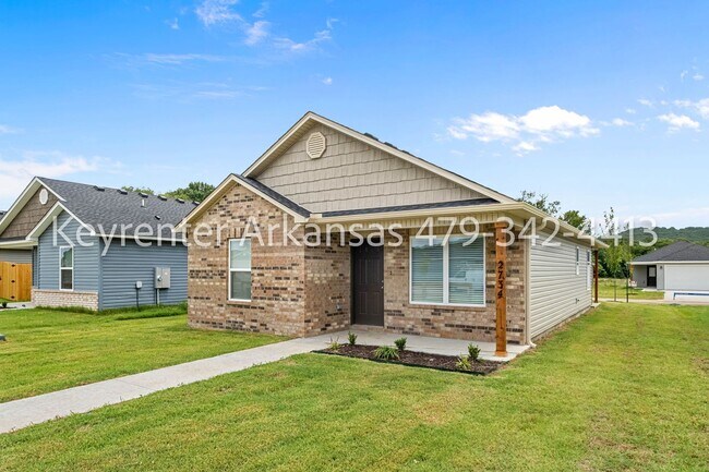 Foto del edificio - Stunning Newer Construction in Fayetteville!