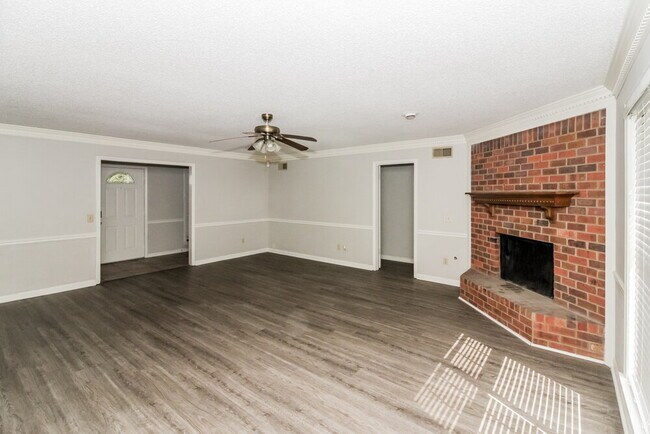 Foto del edificio - 4580 Blandford Dr
