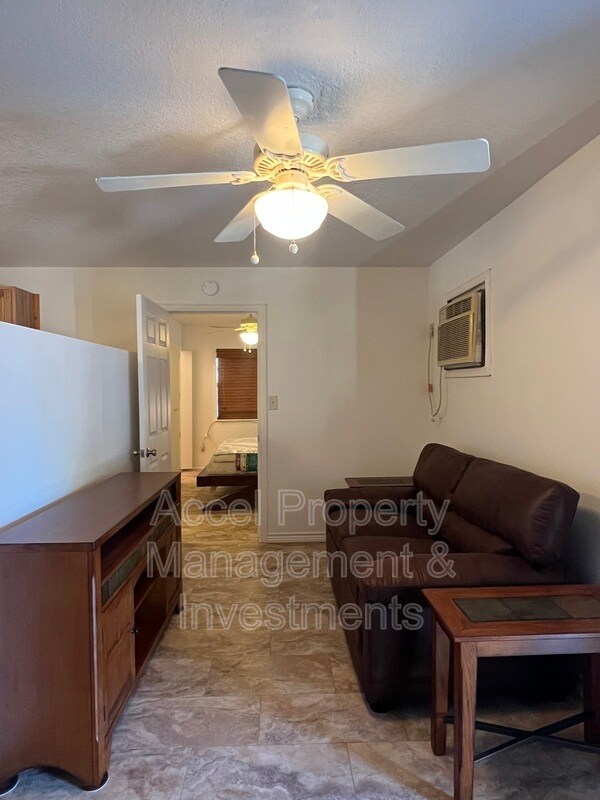 Building Photo - 429 S Aster St