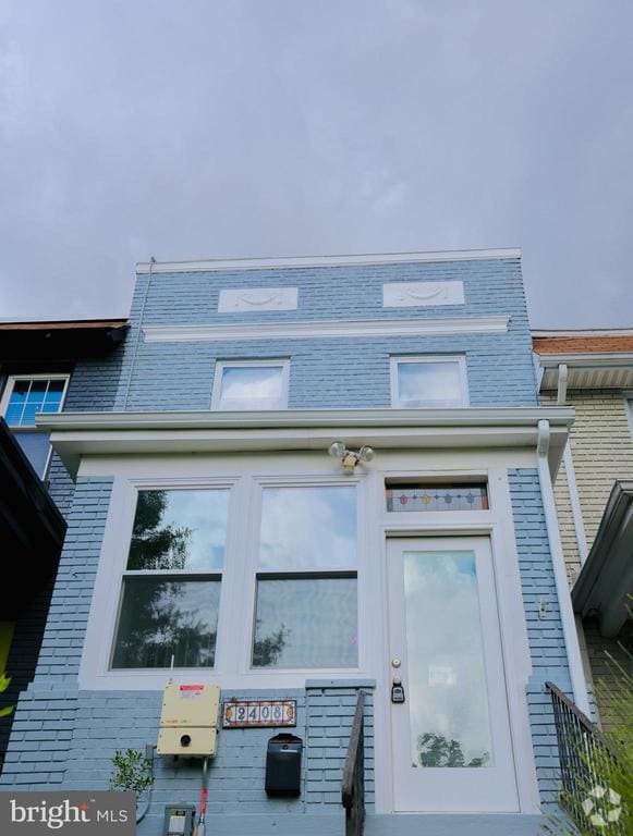 Building Photo - 2408 2nd St NE