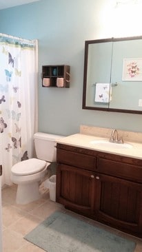 Full Bath w Tub & Shower - 134 Durgin St