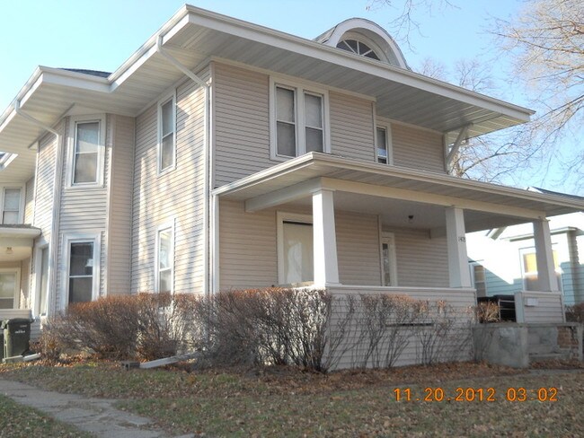 Front entrance to 1409 Main St. - 1409 Main St