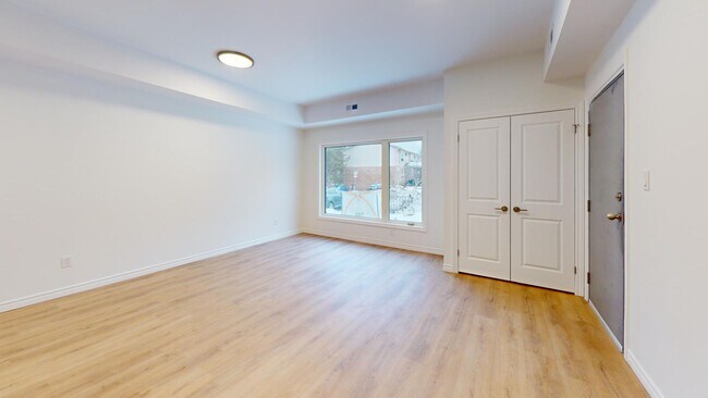 Photo du bâtiment - CLEAN AND MODERN TWO BEDROOM TWO BATH ON POND MILLS RD!