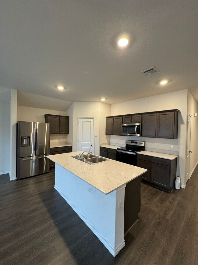 Foto del edificio - Spacious 4BR House in Aubrey