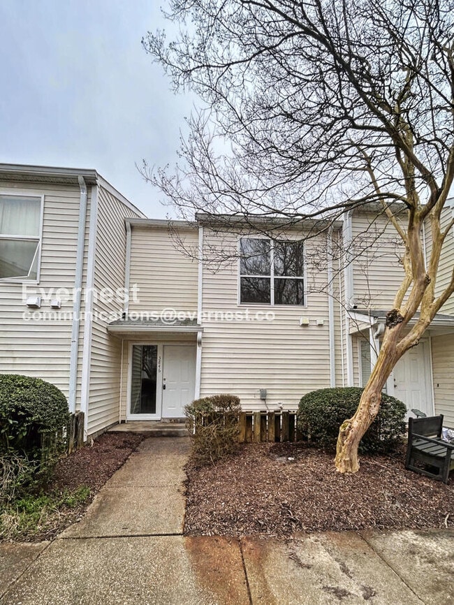 3 Bed, 1.5 Bath Townhome with Off-Street Parking / Pet-Friendly / Available Now! - 3 Bed, 1.5 Bath Townhome with Off-Street Parking / Pet-Friendly / Available Now!