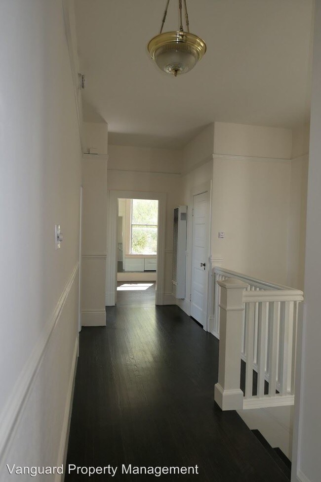 Building Photo - 3 br, 1 bath Apartment - 1913 Grant Avenue