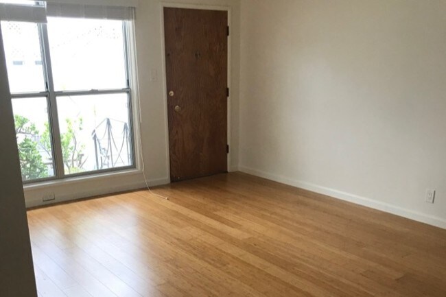 living room - 938 9th St