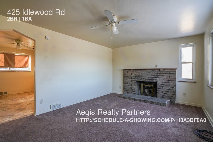 Primary Photo - 425 Idlewood Rd