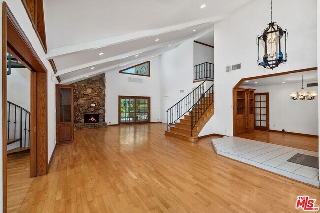 Building Photo - 21663 Ulmus Dr