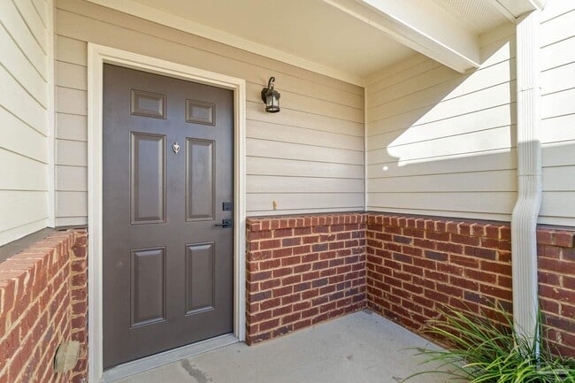 Foto del edificio - 707 Majestic Dr