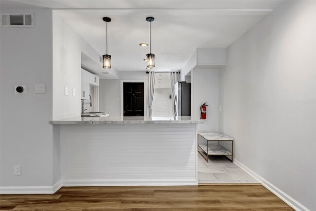 Building Photo - 7 Briar Dale Ct