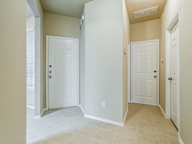 Building Photo - 4528 Sycamore Dr