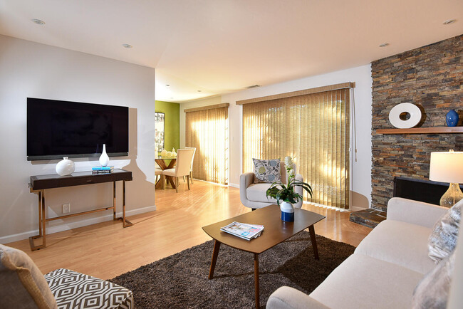 Foto del edificio - 1535 Lilac Ln