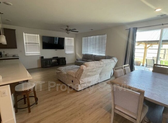 Building Photo - 1060 Lyonia Cir