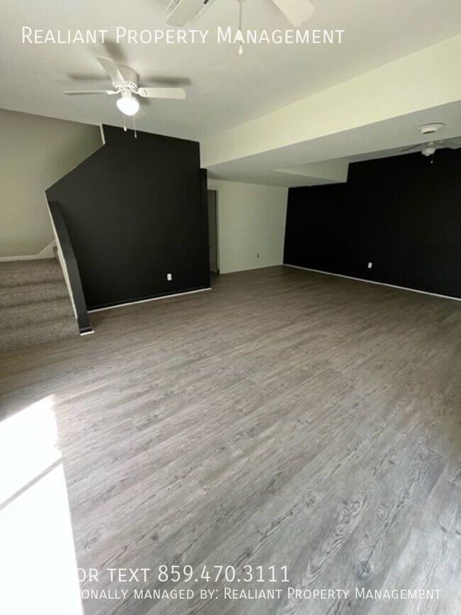 Building Photo - 487 Whispering Hills Dr