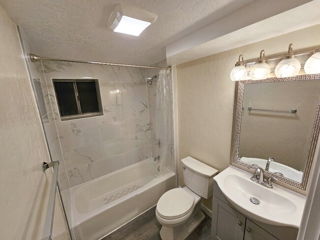 Foto del edificio - 1261 Tamarack Rd