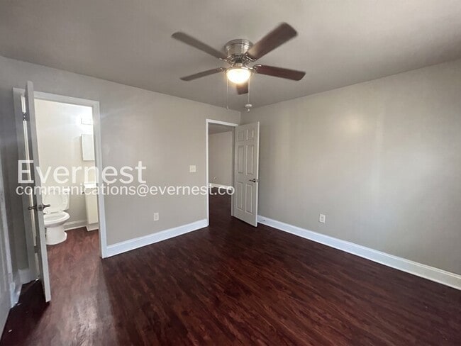Building Photo - 969 Forest Ave
