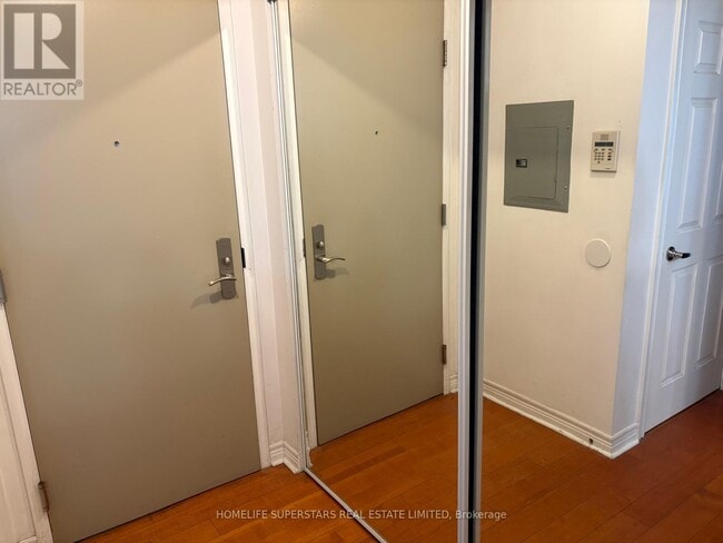 Building Photo - 763 Bay St.