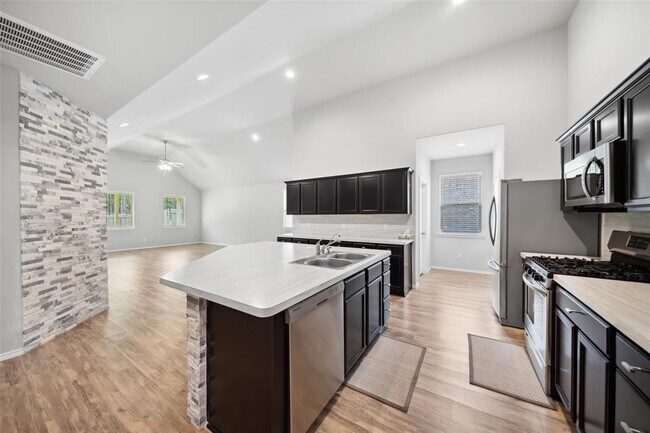 Foto del edificio - 14102 Silver Falls Ct