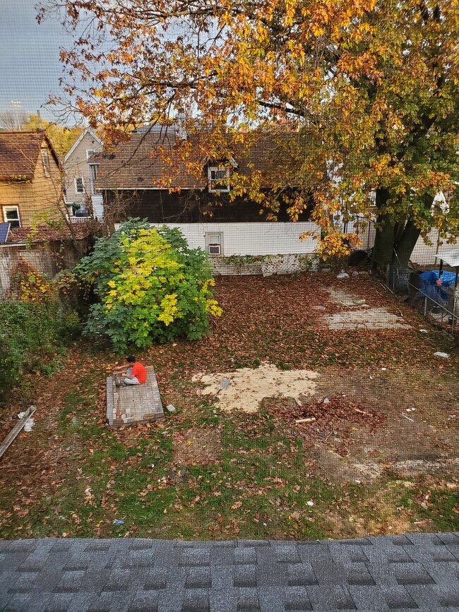 Foto del edificio - 275 Simonson Ave