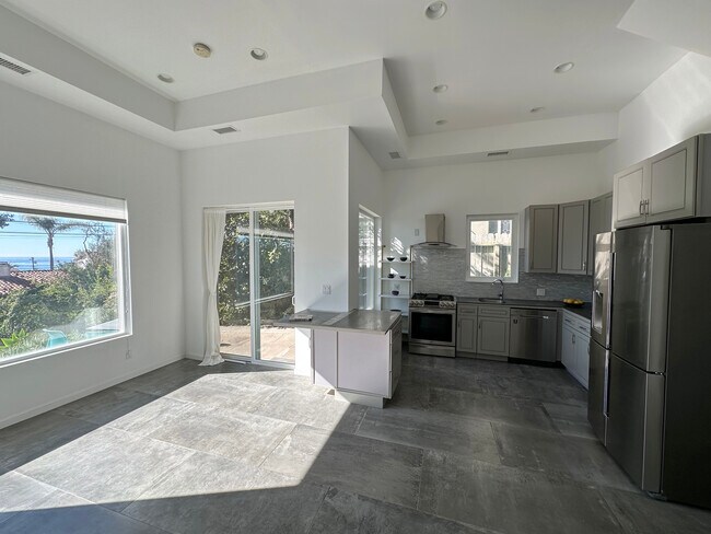 Foto del edificio - 7521 Trask Ave
