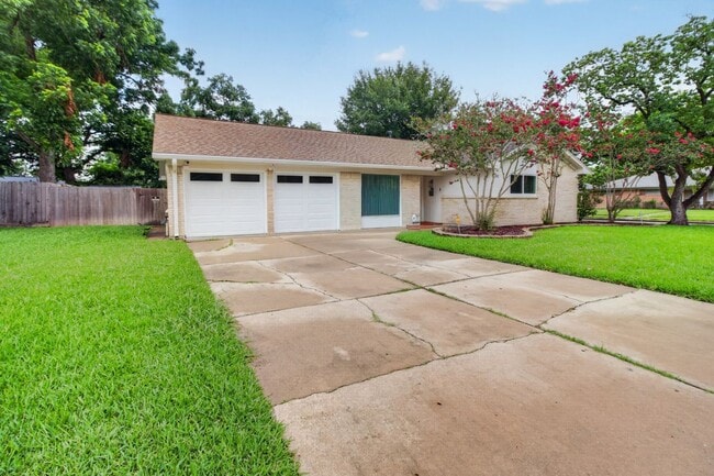 Foto del edificio - 5502 Effingham Dr