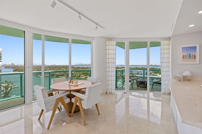 Foto del edificio - 6000 Indian Creek Dr