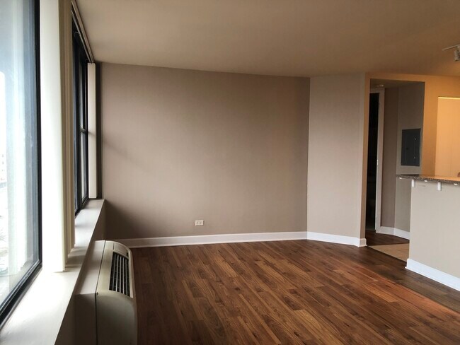 Building Photo - 345 E Eastgate Pl
