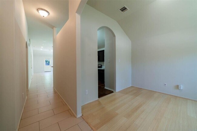 Foto del edificio - 6818 Hampden Point Ct