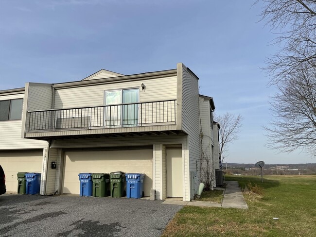 Building Photo - 1724 Crimson Tree Way