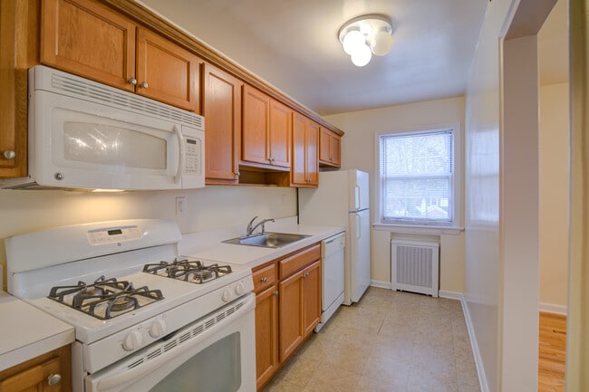 Building Photo - Bergen Properties