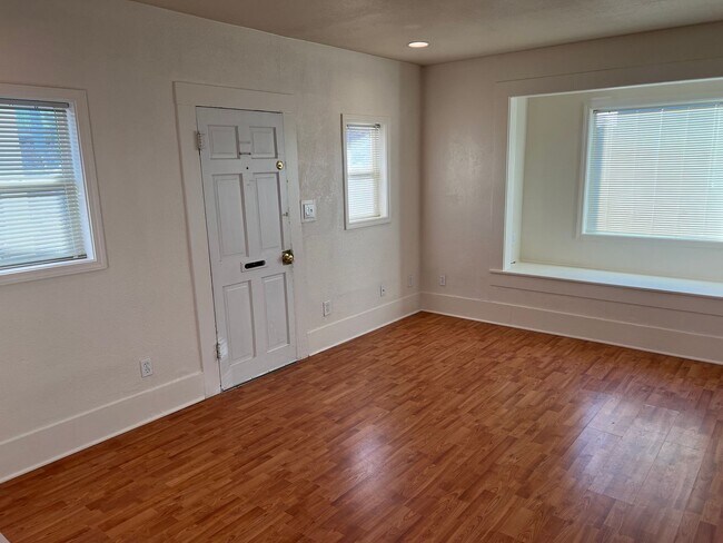 Foto del edificio - 5 bedroom, 2 bathroom house in Eugene!