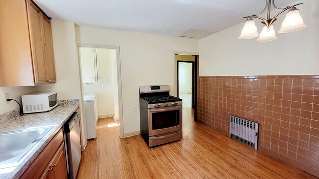 Foto del edificio - 149 Powder House Blvd