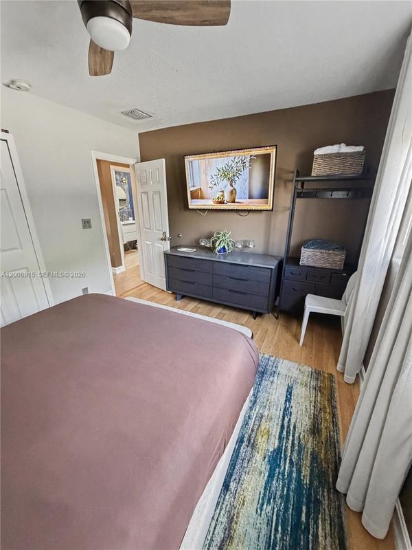 Foto del edificio - 1423 Holly Heights Dr