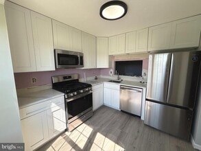 Building Photo - 2502 Thistledown Ct