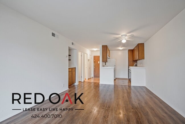 Building Photo - ~2 Weeks FREE~ Bright and Spacious One Bed...