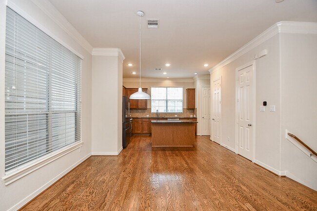 Building Photo - 3126 Clearview Cir