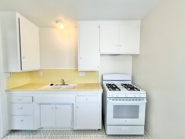 Foto del edificio - Sun-Filled Belmont Shore Apartment