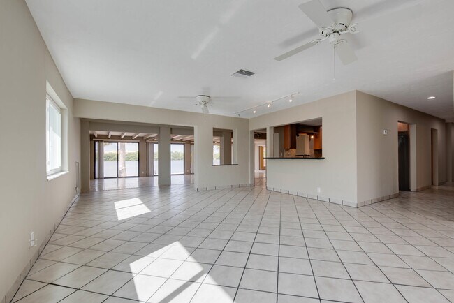 Foto del edificio - 121 Key Haven Rd